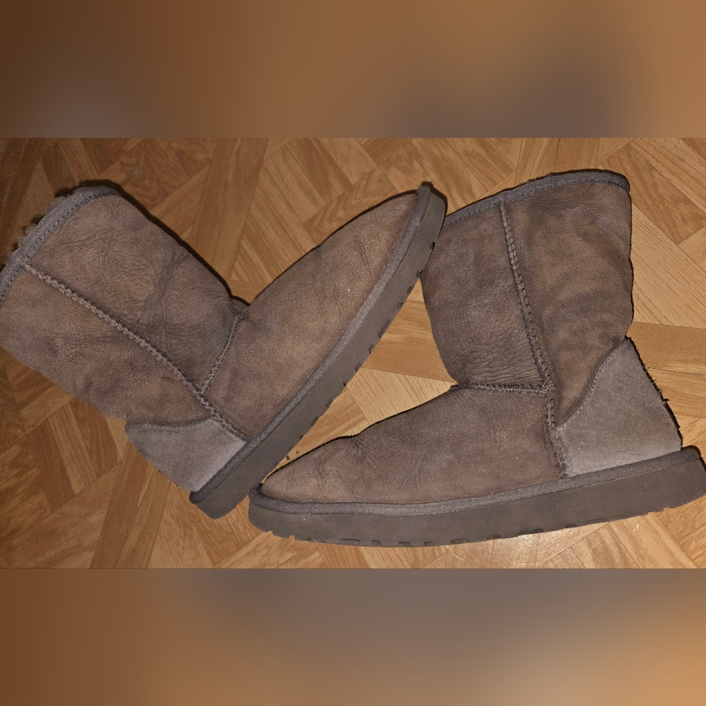 New ORIGINAL Uggs sz10 Australian Sheepskin Slipper Boots